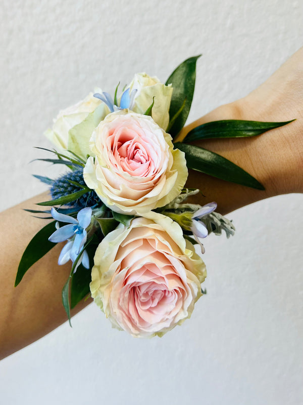 Morden corsage